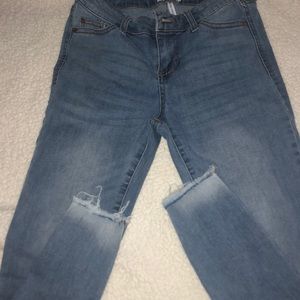 Mid rise ankle jean!